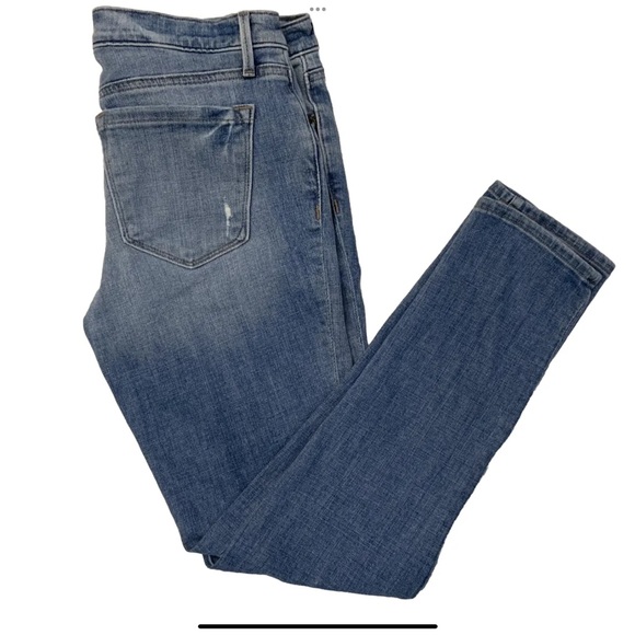 Ann Taylor Loft Relaxed Skinny Jeans 
Size 2/26 
Light Wash Distressed Denim - Picture 3 of 16